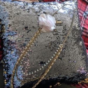 Pink and pearl chained necklace with flower